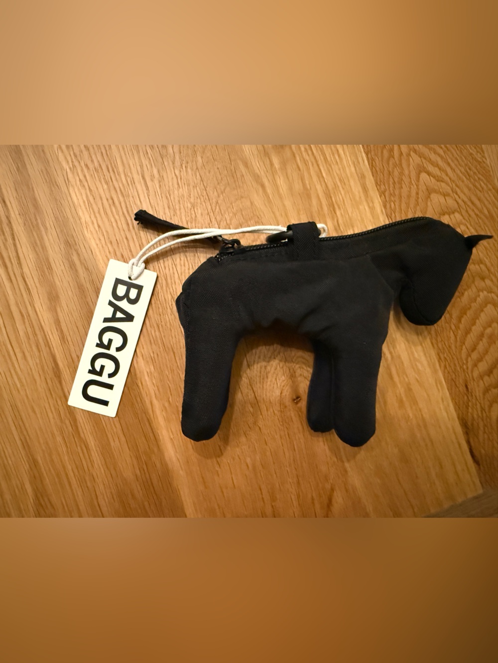 BAGGU Black Horse Charm with Red Embroidered Logo - Picture 2 of 3